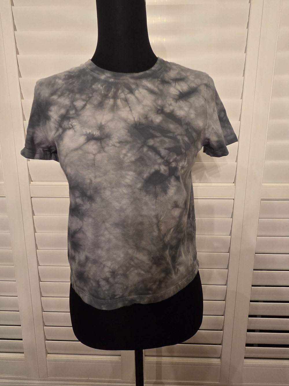 Me to We Gray Tie-Dye Short Sleeve Tee Size Small